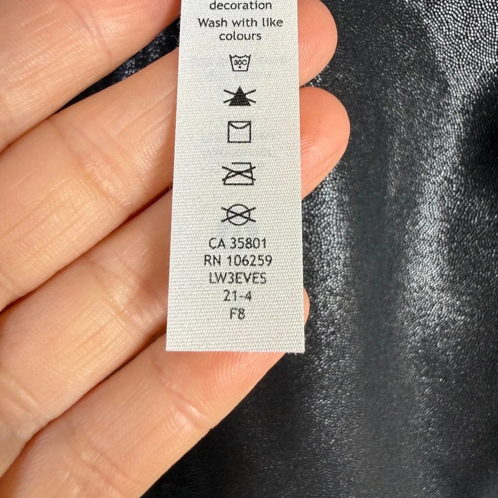 NWT Lululemon Align Long Sleeve Crop Top in Shine Size 4 Scoop Neck Black